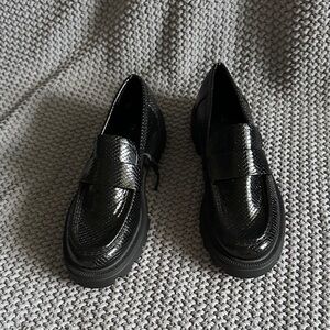Zara Black Textured Loafers